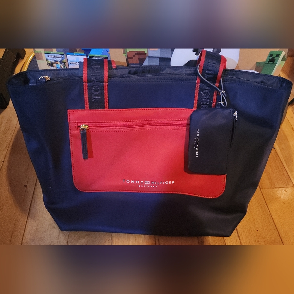 BRAND NEW Tommy Hilfiger Navy and Red Laptop or ShouldrBag